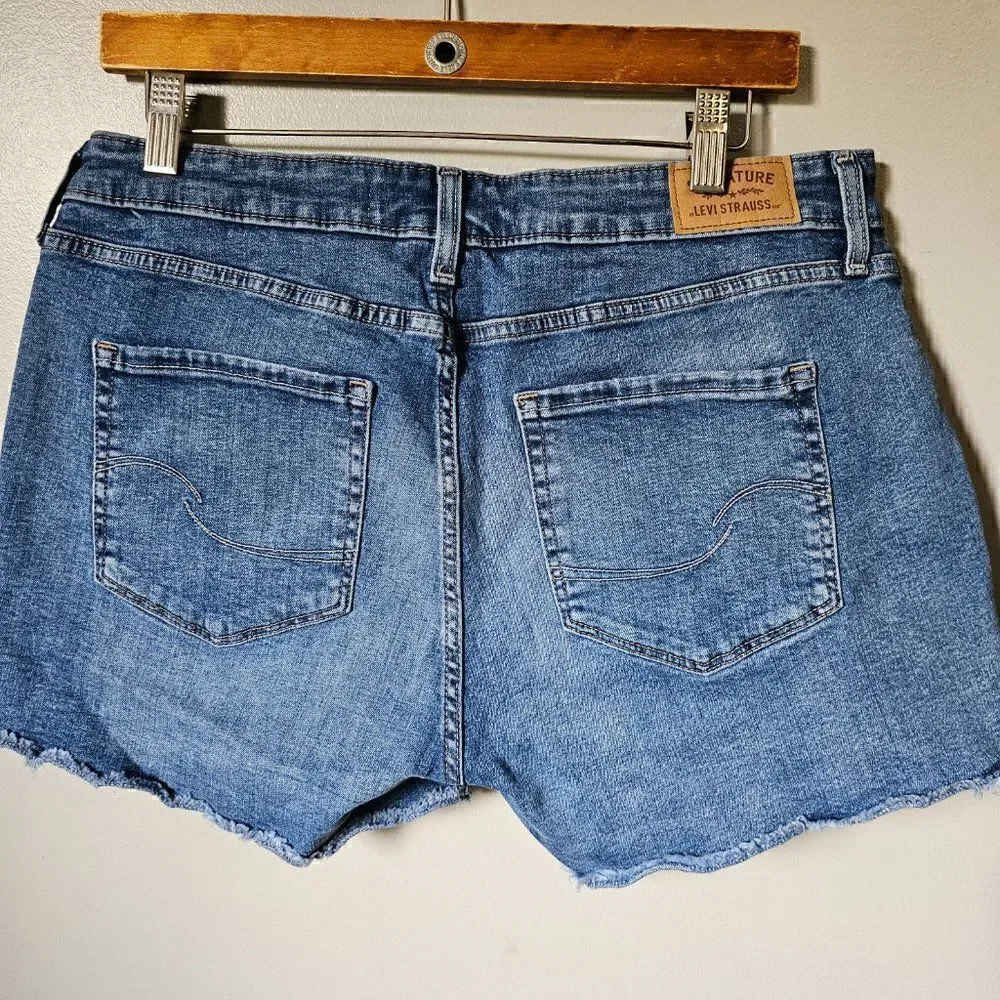 EUC LEVI'S STRAUSS HIGH RISE SHORTS RAW HEM SIZE 12 - W31